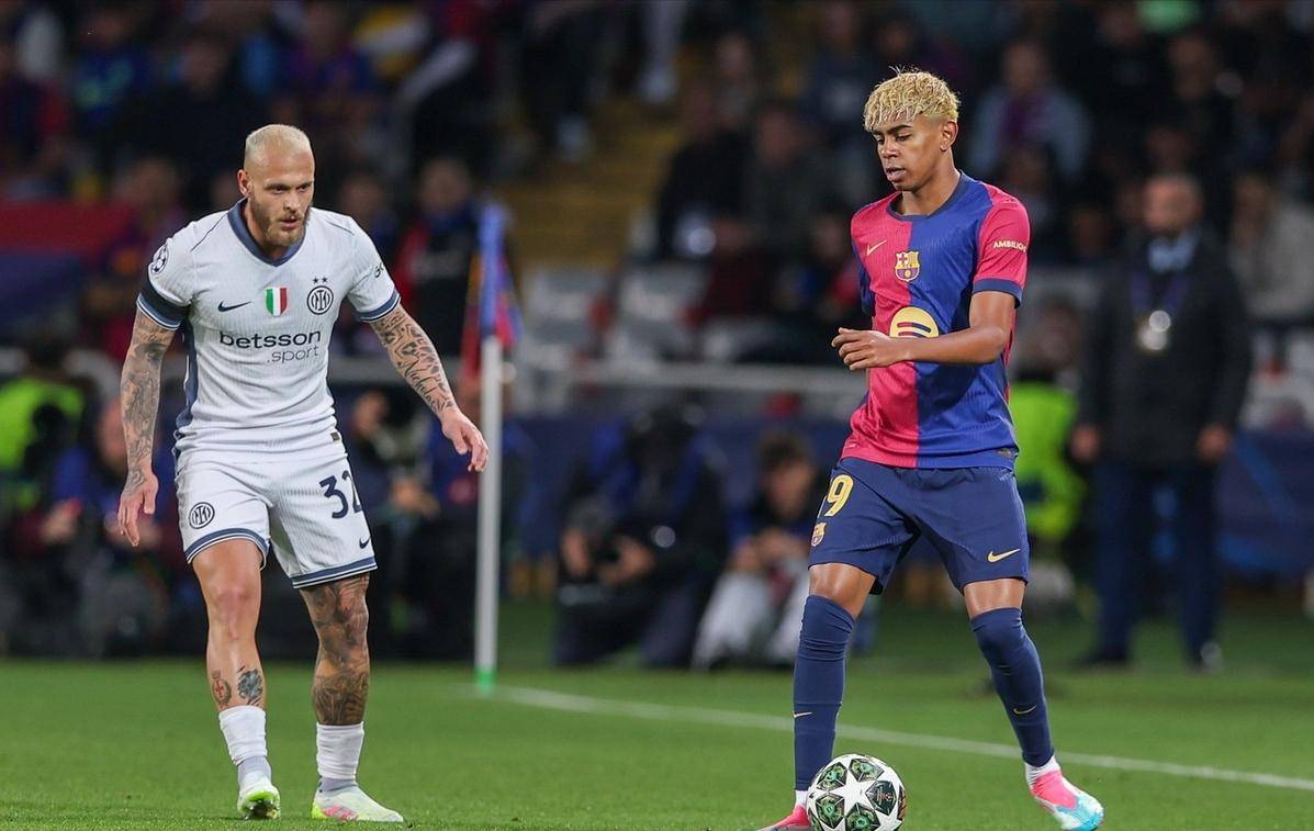 巴萨新王欧冠跑动还不如姆巴佩，弗里克为何纵容天才“养生”？