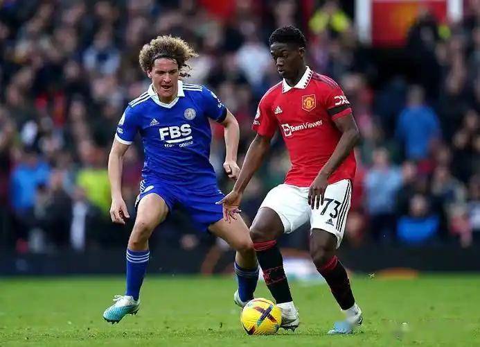 曼联压哨夜遭拒！4000万欧后腰说不，中场困局何解？