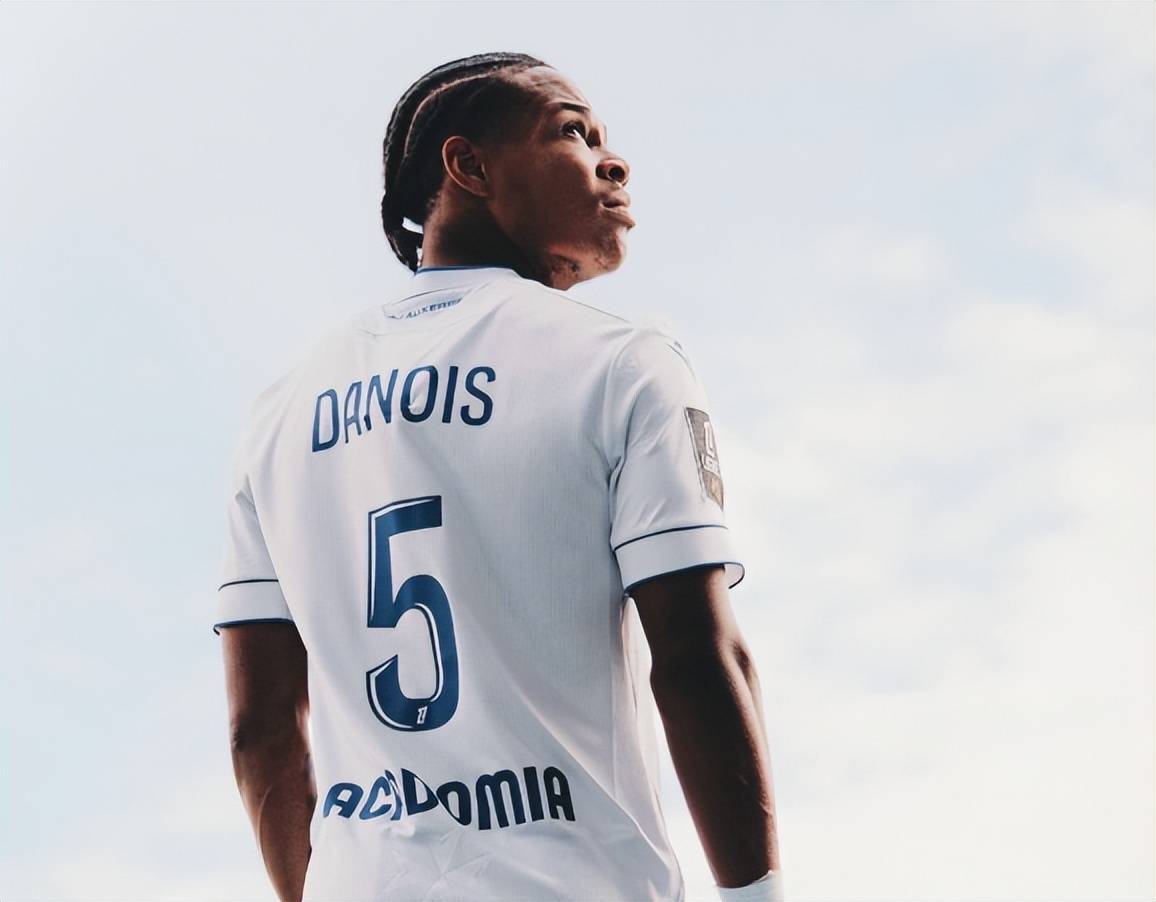 21岁法甲中场天才横空出世,6大欧洲豪强疯抢,1100万欧报价遭拒