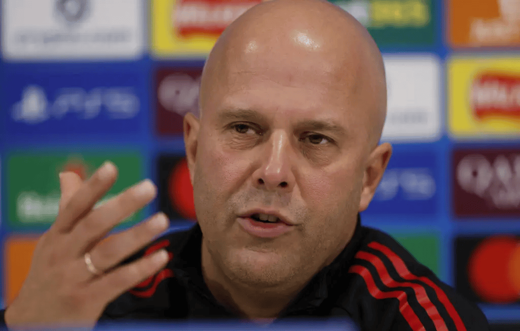 4.5亿引援打水漂?利物浦主场遭绝杀跌出前五,斯洛特帅位告急,阿隆索或重返安菲尔德救火!